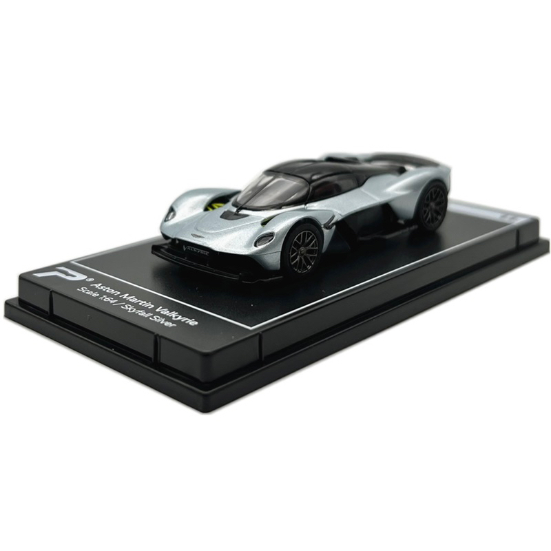 PosterCars Aston Martin Valkyrie 1:64 – Skyfall Silver Modellauto Im Acryl-Etui, Sammlerstück