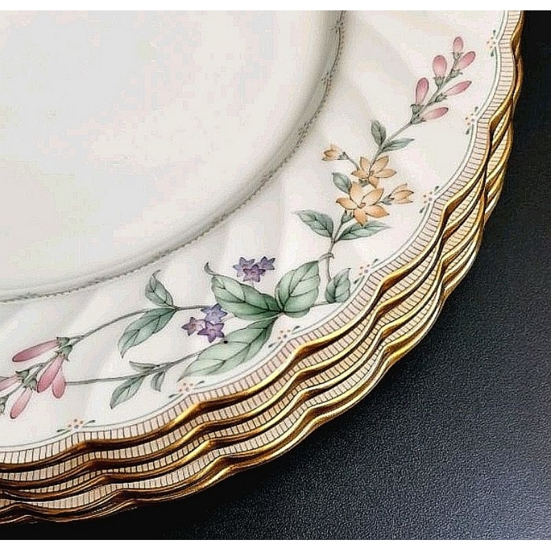 46PCS Luxury Fine Bone China Royal Porcelain Dinnerware - China