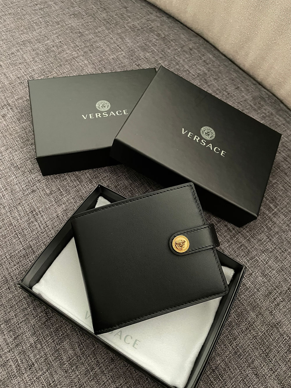 Authentic Versace Medusa Bifold Wallet | Shopee Malaysia
