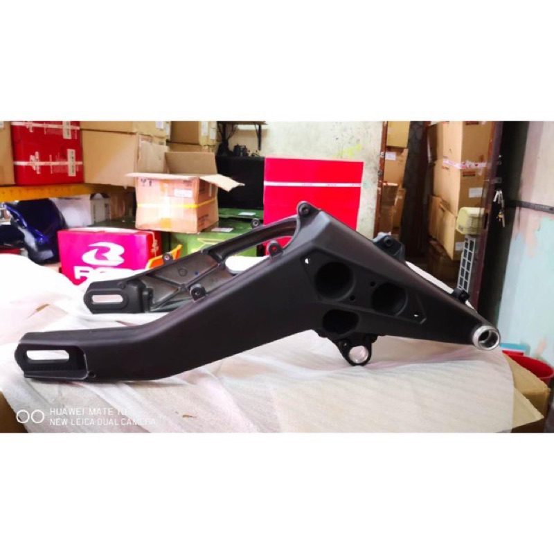 YAMAHA R15 v3 REAR SWING ARM ORIGINAL 100 YAMAHA Shopee Malaysia