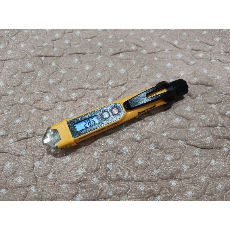 Klein voltage online tester and thermometer