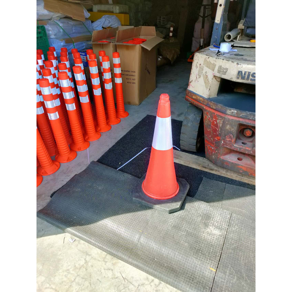 30" Safety Traffic Cone / Recycle & Virgin Material (Max order 10pcs for 1ord) Shopee Malaysia
