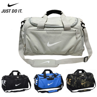 Nike duffel outlet bag large dimensions