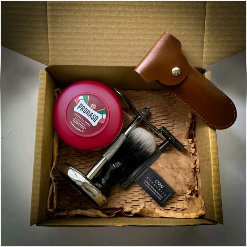Charmwise Premium Shaving Kit Gift Set for Him Gunmetal Razor