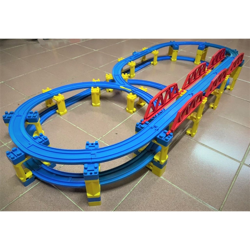 (PRELOVED) TAKARA TOMY PLARAIL AUTOMATIC TRACK LAYOUT 5 WITH TRAIN ...