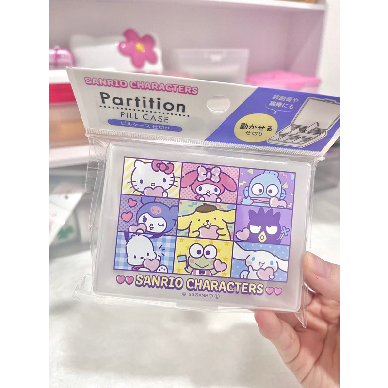 🍥 sanrio pill case with adjustable compartments from daiso japan