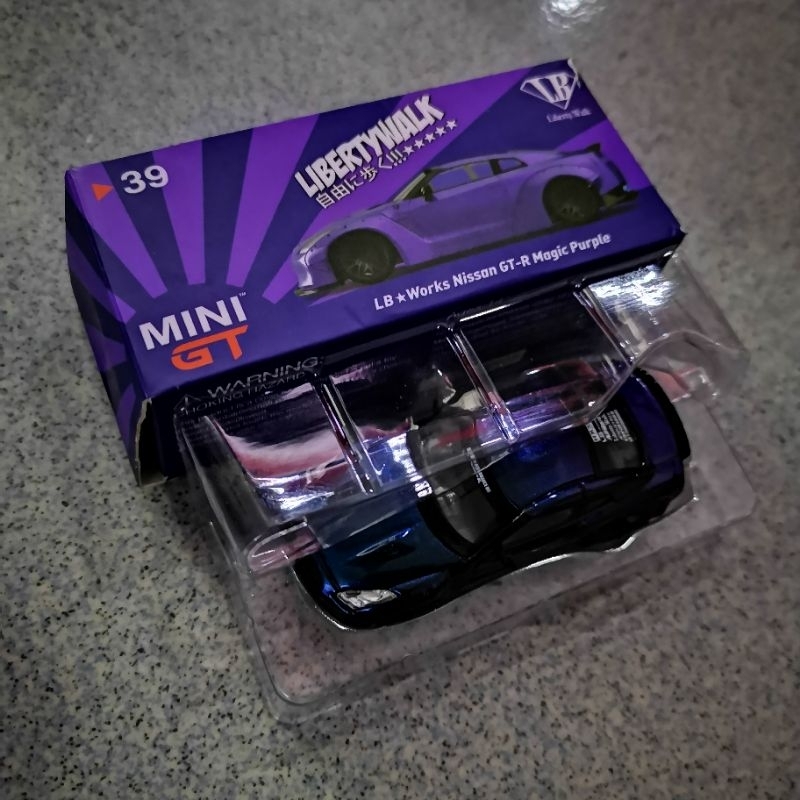 mini gt #39 nissan R35 GTR Libertywalk lb works magic purple #39