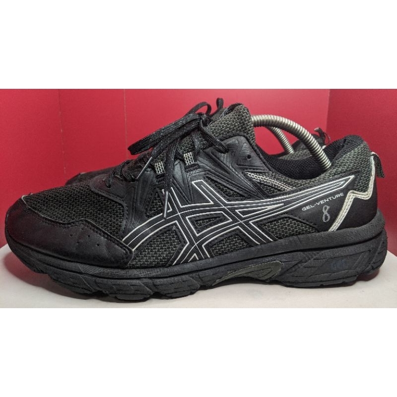 Kasut hiking store asics