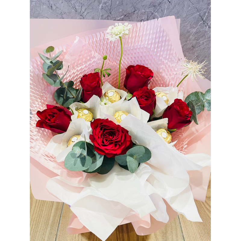 Fresh Roses & Ferrero Rocher Chocolate Flower Bouquet Free Delivery KL