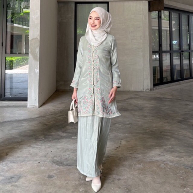 Sale Rayyan Haya’ Sari Maya Embroidery Kurung {readystock} Shiny 