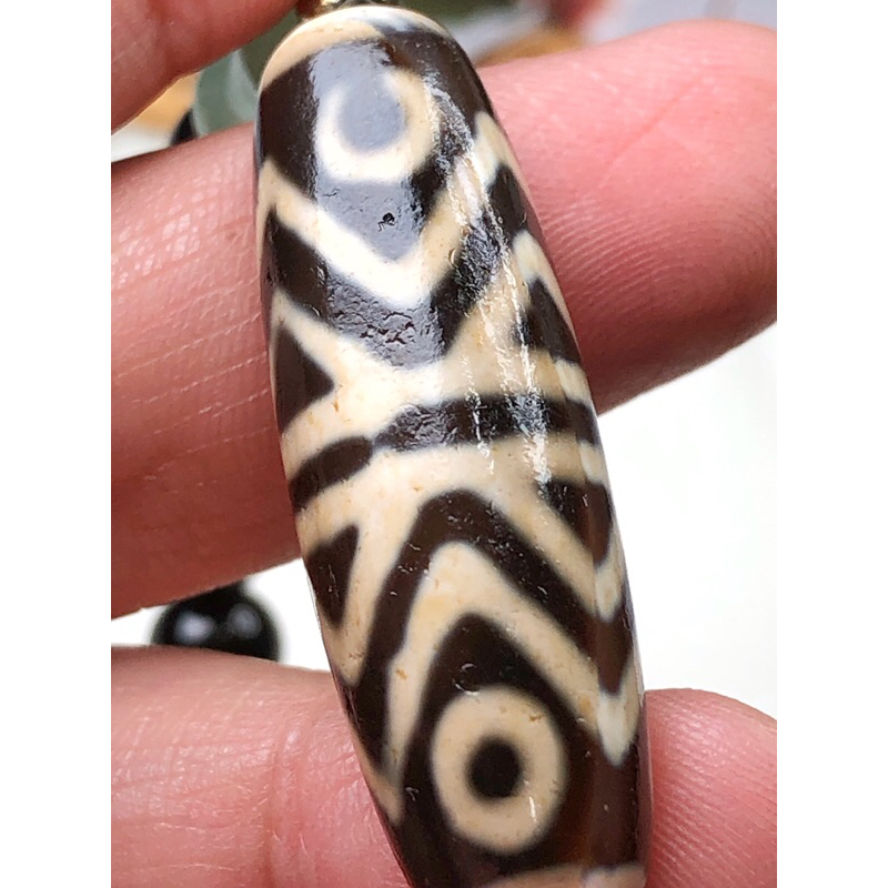 Tibetan Dzi Beads Tiger Tooth Six Eyes Dzi Beads 藏传老矿金刚虎牙