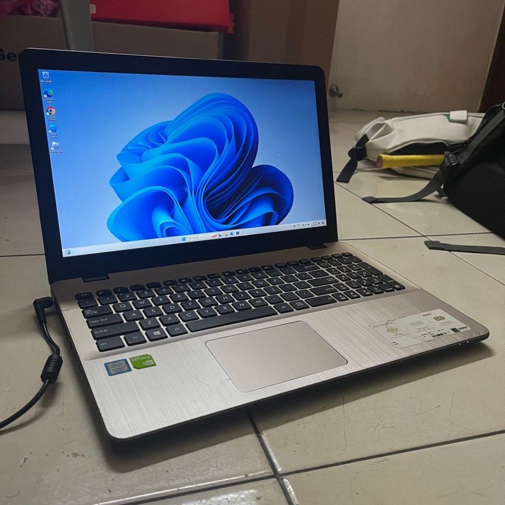 Asus Vivobook A542U 15.6 inch 8GB+1TB+172GB Intel Core i5 8th Gen