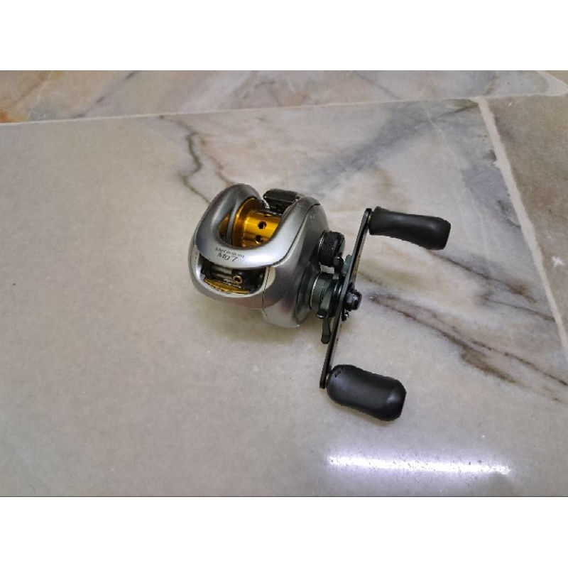 Shimano Metanium MGL Baitcast Reel main image 1