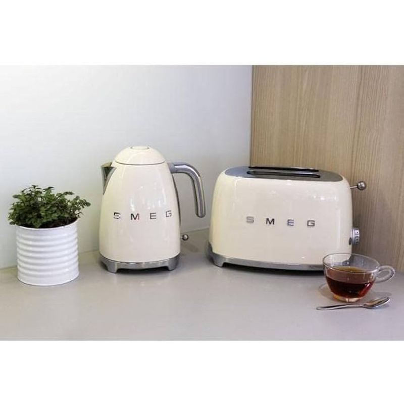 SMEG 50’s RETRO KETTLE 1.7L & 2 SLICES TOASTER BREAKFAST BUNDLE