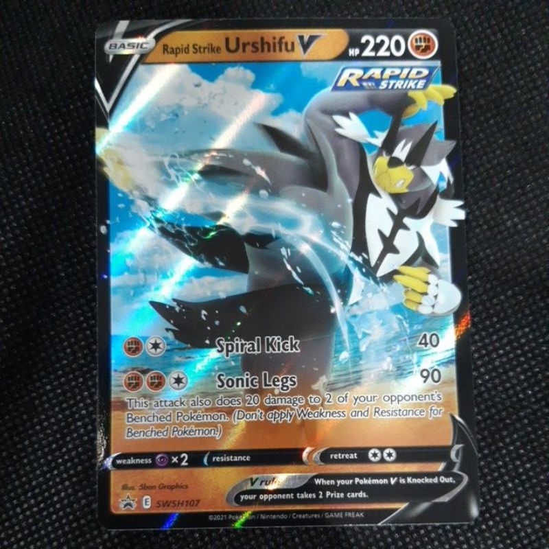 Pokémon-Karte Rapid Strike Urshifu V (SWSH107) – Englische Promo-Karte In Fast Mint + Inkl. Toploader Von TitanCards
