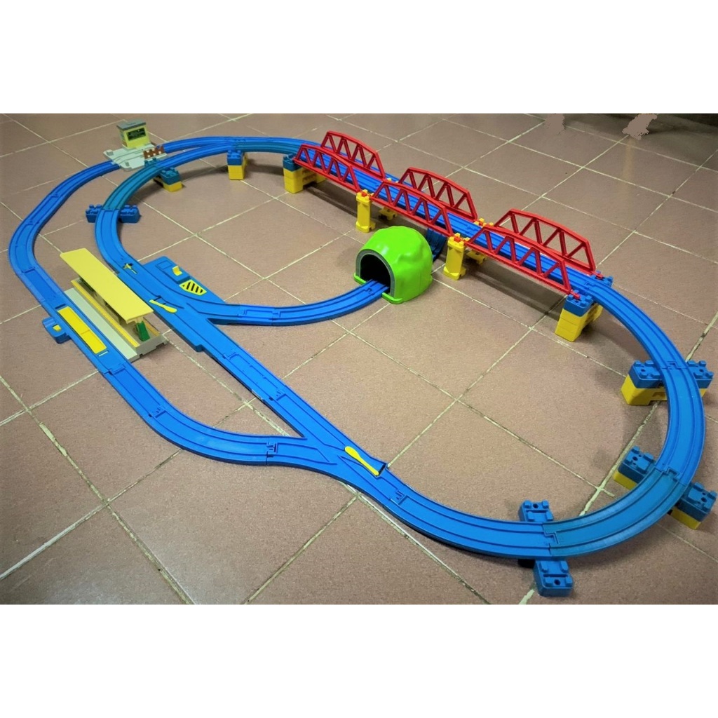 (PRELOVED) TAKARA TOMY PLARAIL AUTOMATIC TRACK LAYOUT 1 WITH TRAIN ...