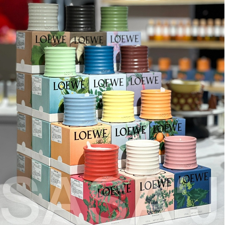 LOEWE 香り付きキャンドル 170g Loewe Small Incense Candle 170g | Liberty