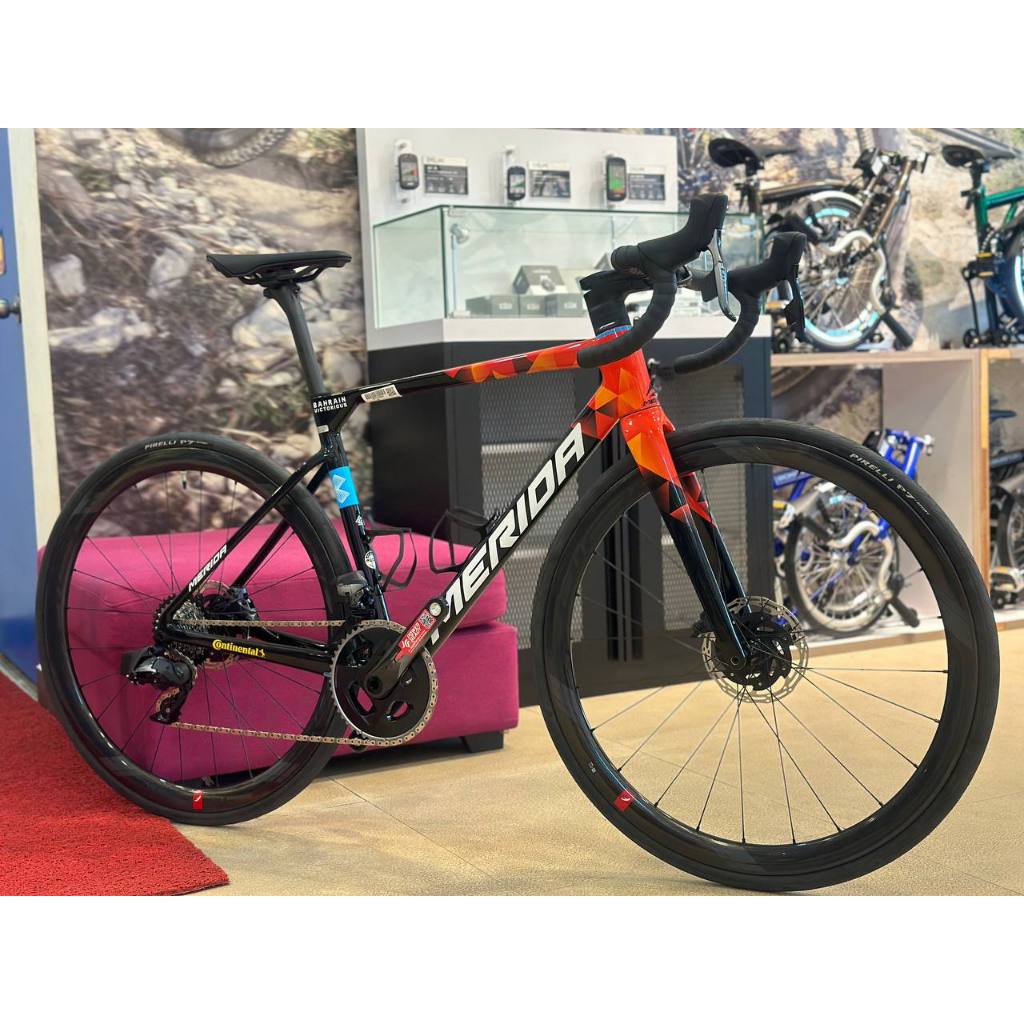 Merida Scultura Bahrain Edition Sram Force AXS 12spd Fulcrum Wind