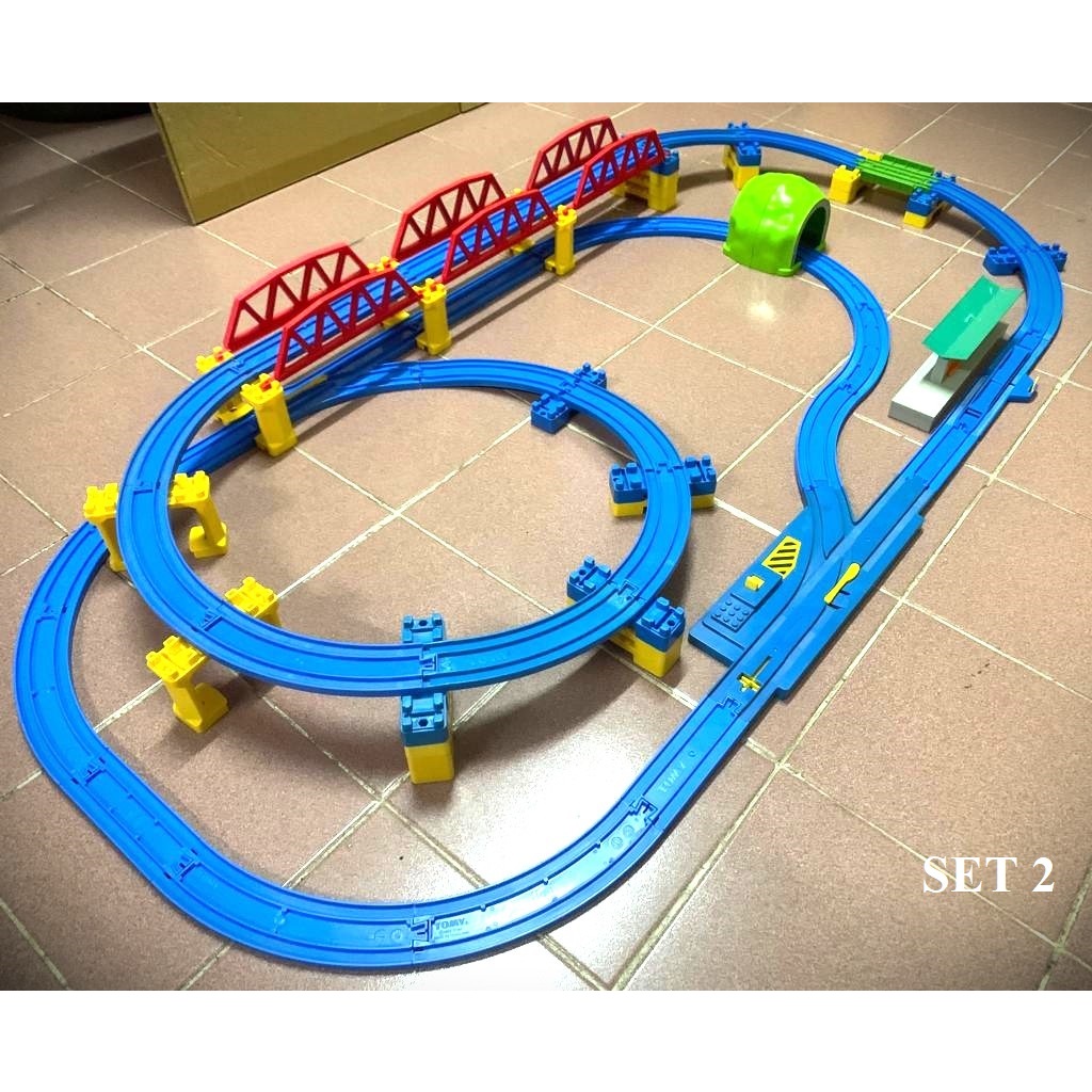 (PRELOVED) TAKARA TOMY PLARAIL AUTOMATIC TRACK LAYOUT 1 WITH TRAIN ...