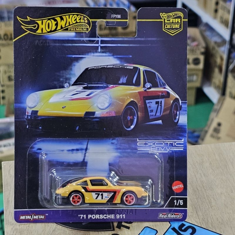Hot Wheels Car Culture – Porsche 911 '71 Exotic Envy, Modello Diecast Scala 1/64, Colore Giallo, Edizione Collezione