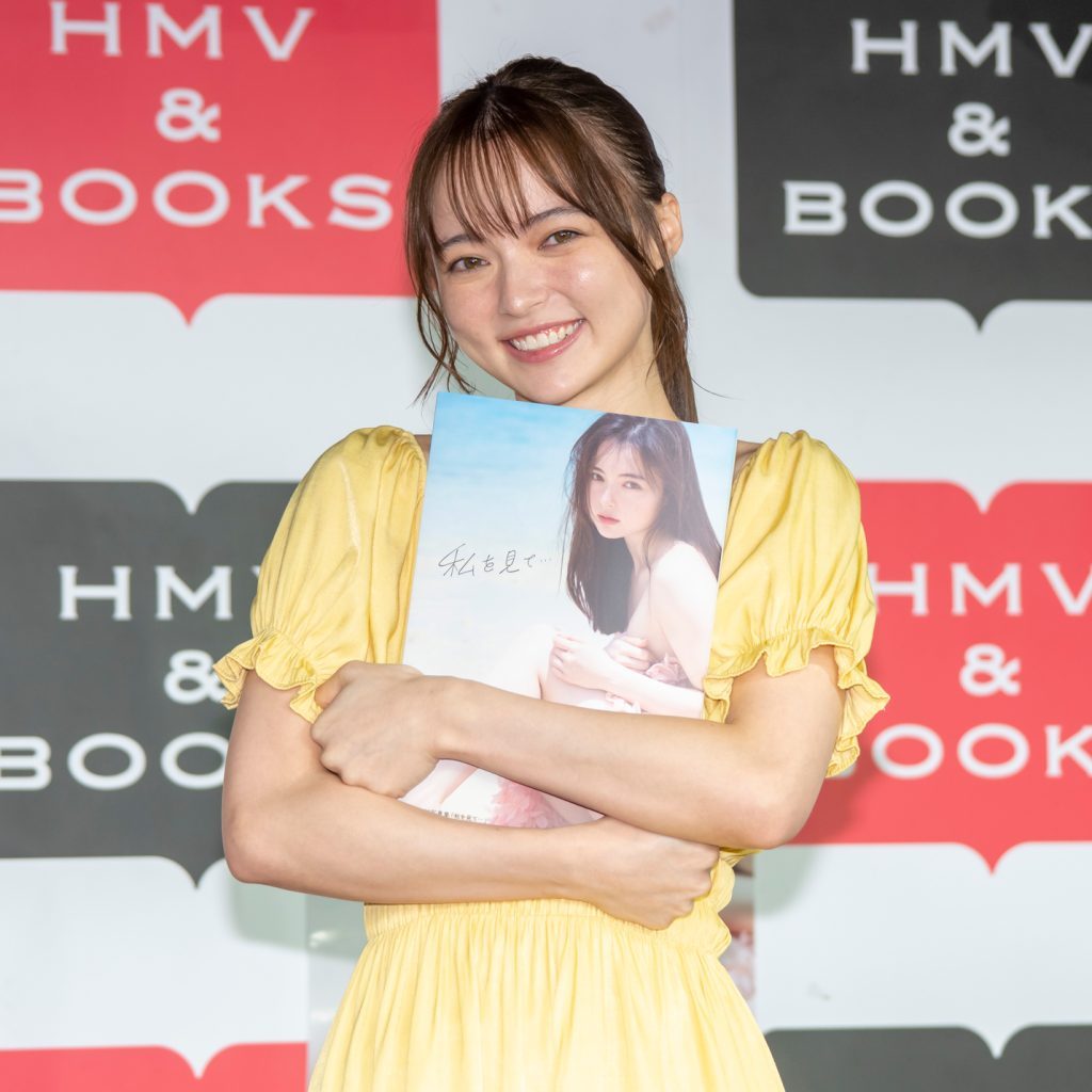 Alisa Sakamaki Photo Collection " Look at me " Book Kamen Rider Gotchard Shopee Malaysia