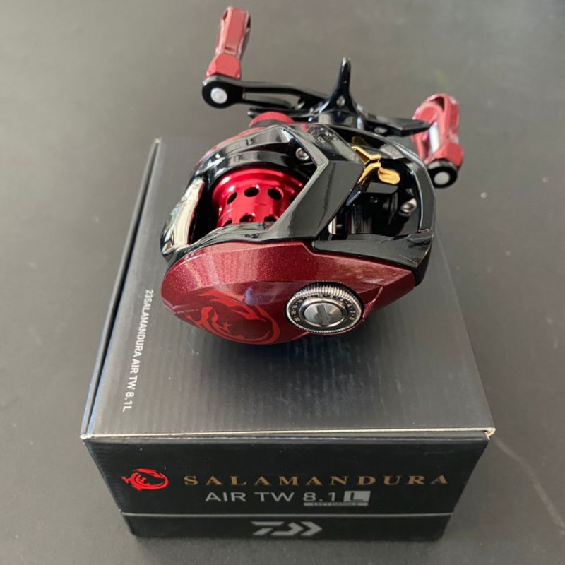 Daiwa Salamandura Air Tw 8.1L Bc Reel + Gift P50 Pencil Lure
