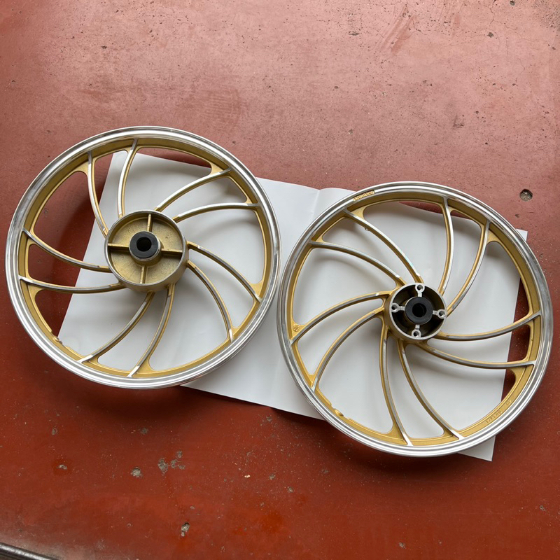 CLEAR STOCK ！！ RUGI JUAL YAMAHA Y125Z PNP LC135 SPORT RIM WARNA EMAS ...