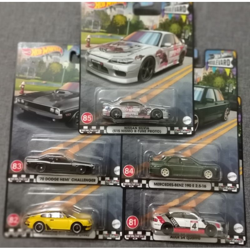 Regalo Per Appassionati Auto Hot Wheels Boulevard 2024 Set Di 5 Auto In Scala 1/64 - Modello GJT68-979W, Collezionabile 5 Auto Hot Wheels Speciali - Foto 3