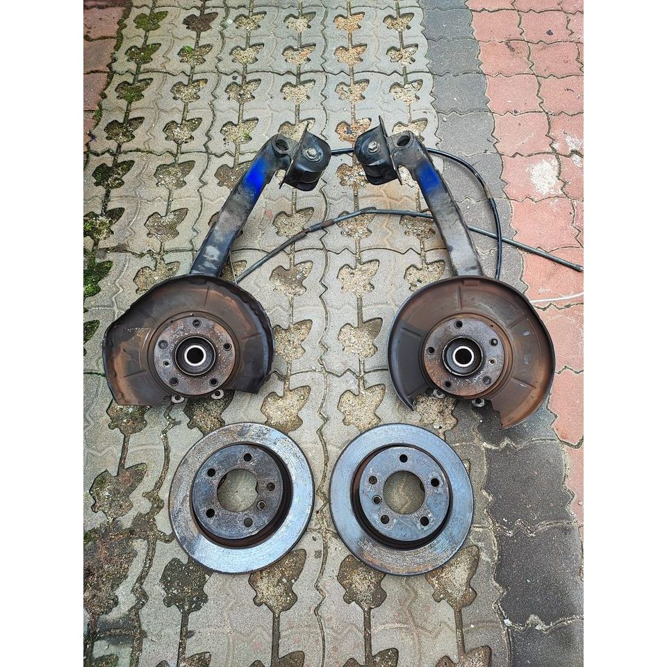 BMW E46 M54 2.5 Rear Knuckle With Trailing Arm and Brake Disc | Shopee ...