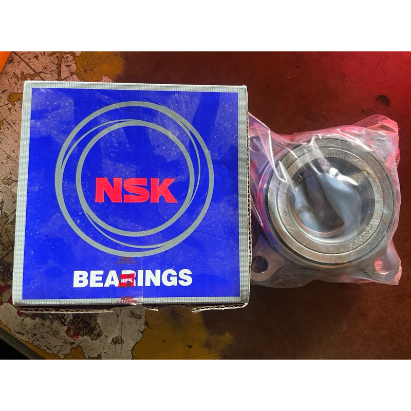 Toyota HILUX REVO / LEXUS GX470 front wheel hub bearing (NSK) Shopee
