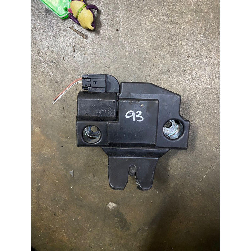 vios ncp93 rear bonet lock 2pin | Shopee Malaysia