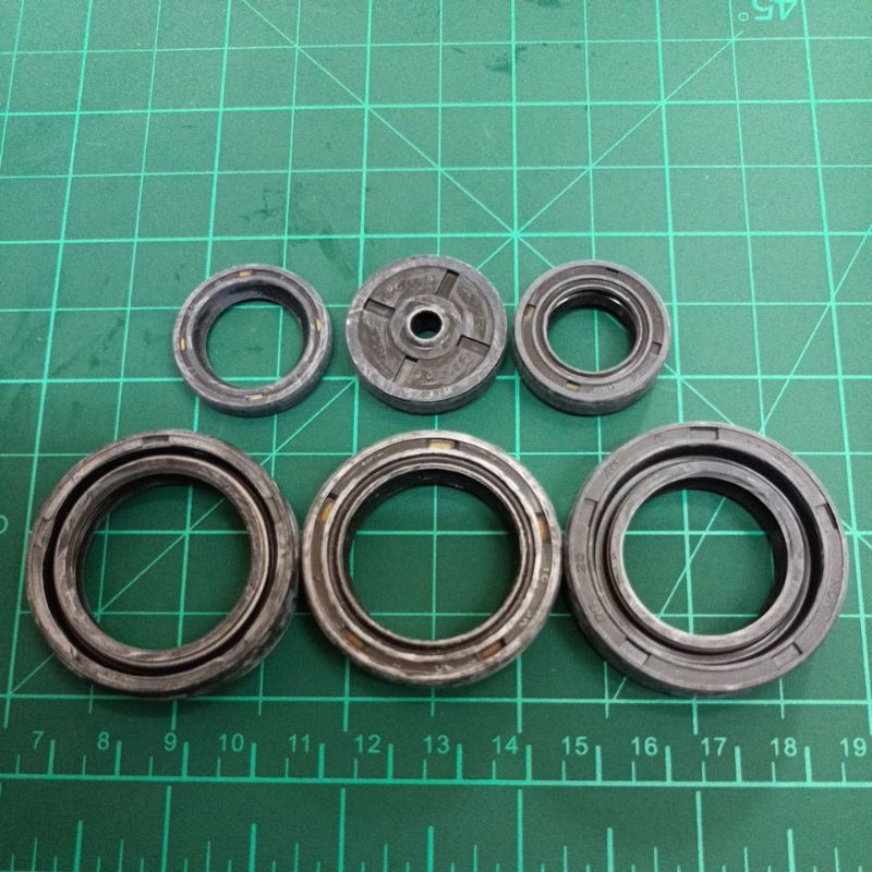 Yamaha Genuine Crankshaft Oil Seals – RX115 RX135 RXK RXS115 RXZ – Left & Right, New Old Stock