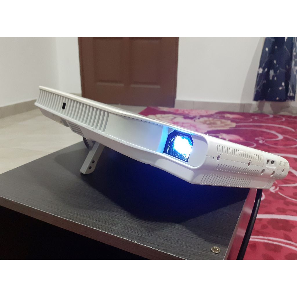 Baca Iklan DenganTeliti Ultra Portable Casio XJA142 Slim Projector