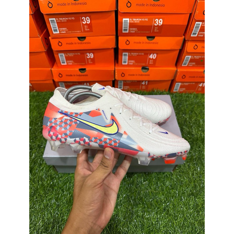 kasut bola nike phantom