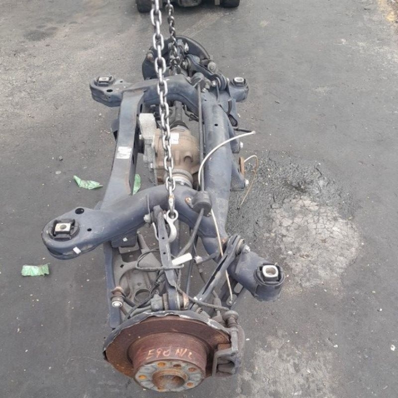 BMW E90 320 rear axle complete no include diff | Shopee Malaysia