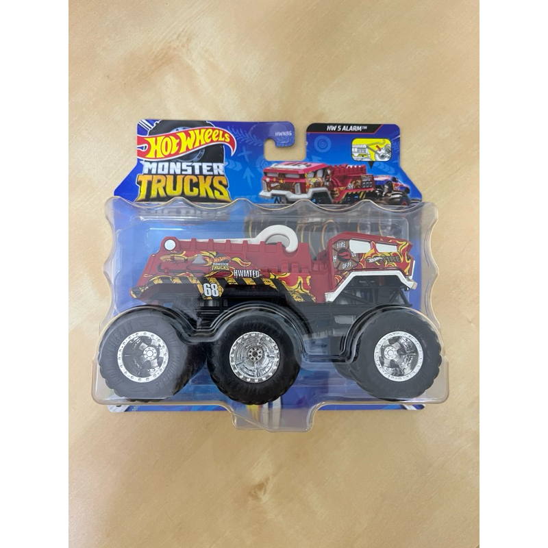 Hot Wheels Monster Trucks Big Rigs Bone Shaker / Tiger Shark