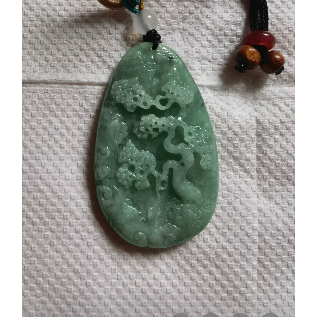 Myanmar Jadeite滿绿翡翠～松柏常青-山水牌糯冰种老水長起膠感（100%正品有鑑定證書）木纳原石起货 | Shopee Malaysia