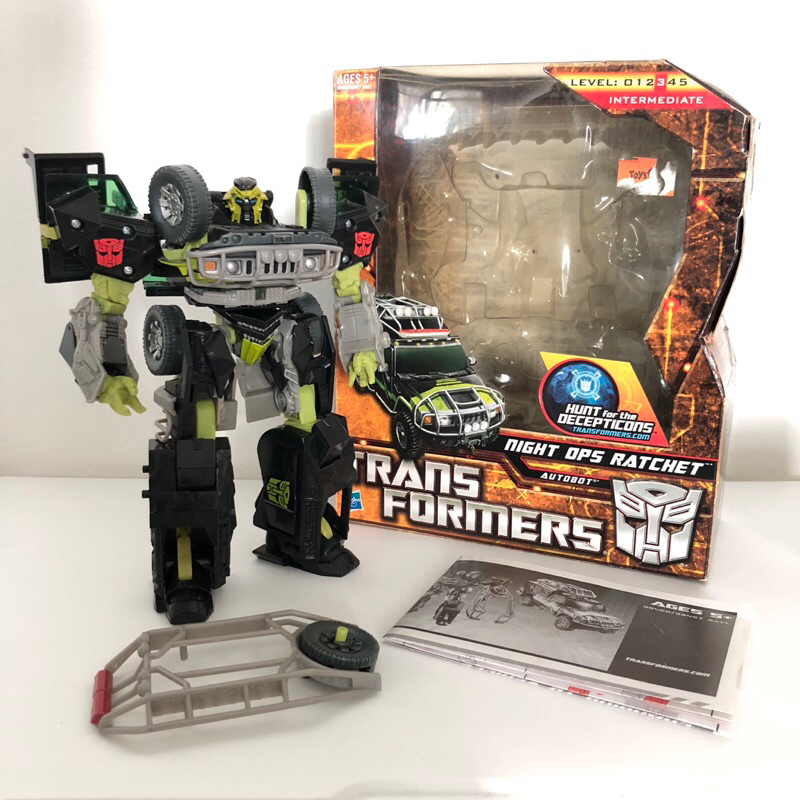 Night Ops Ratchet Voyager Class Transformers Movie HFTD Hunt For The ...