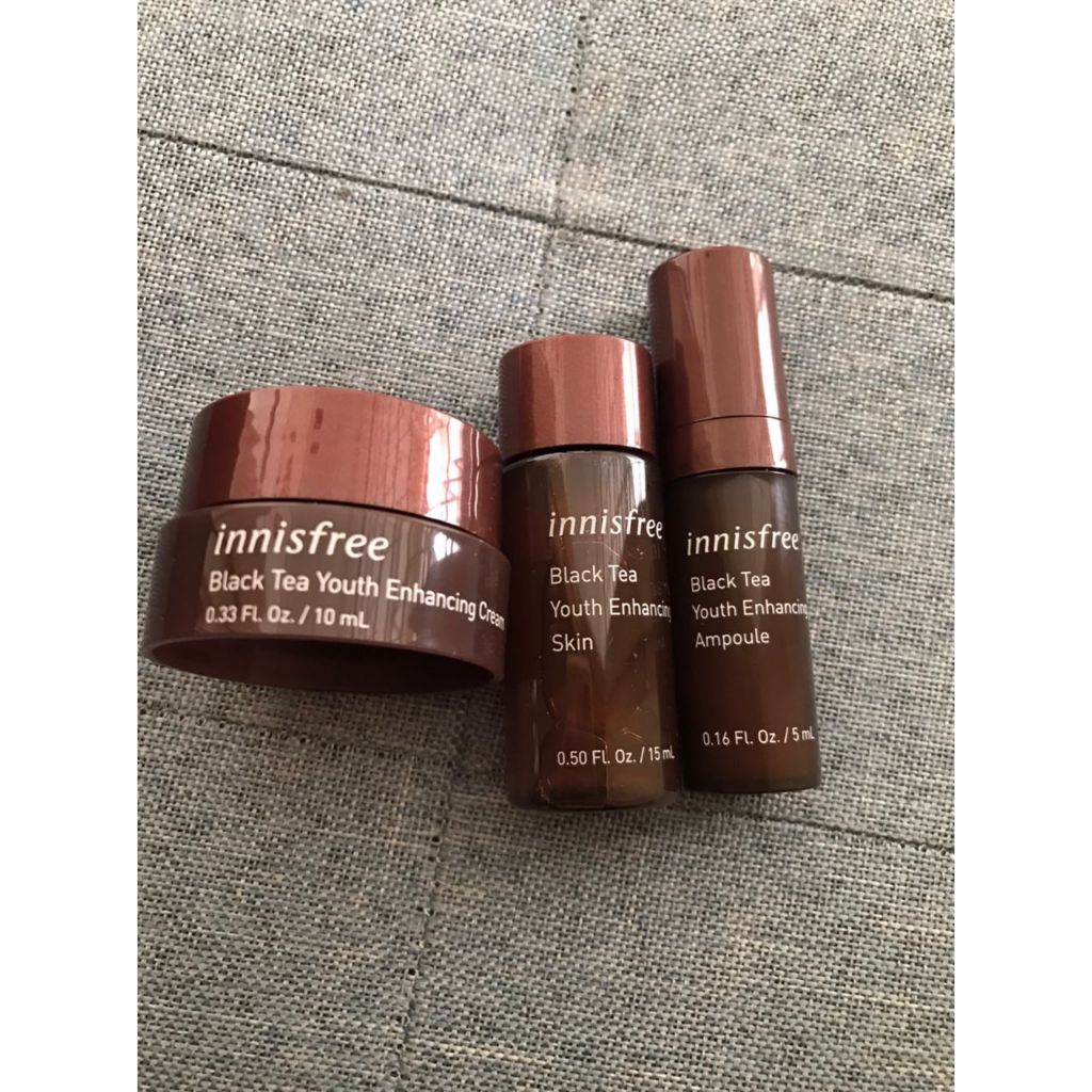 Innisfree sample pack - Black Tea Youth Enhancing Skin 15ml + Ampoule ...