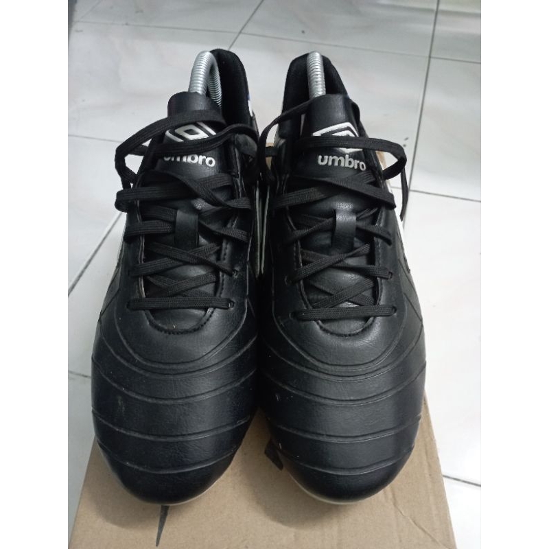 UMBRO LIGA 2ND HAND TERPAKAI | Shopee Malaysia