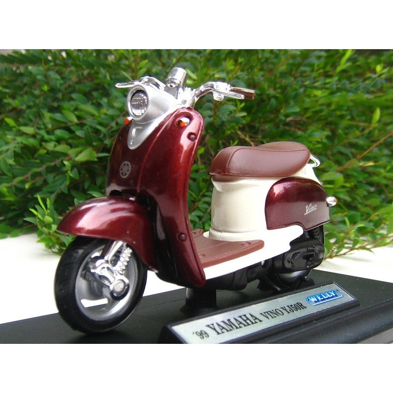 Modellino Yamaha Vino YJ50R 1/6 – Scooter 50cc Giapponese – Colore Vino Rosso – Usato