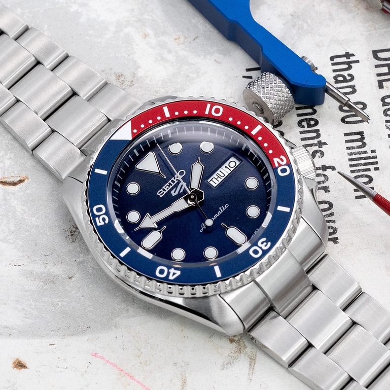 (FREE SHIPPING)Seiko 5 Sports Superman SRPD53K1 Automatic 100M Red ...