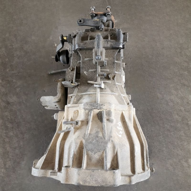 Nissan UD Atlas F24 3.2 QD32 3.0 ZD30 manual gearbox Rebuild