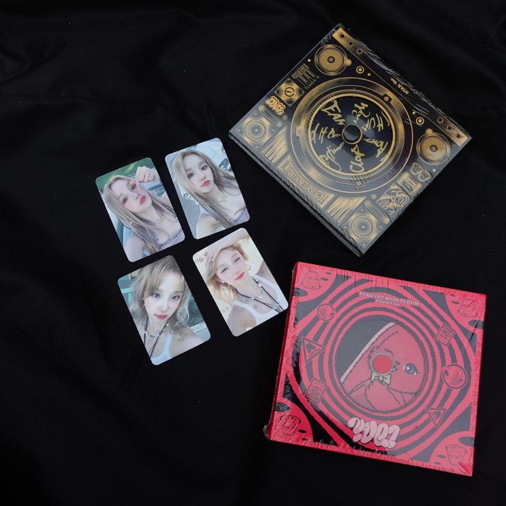 YUQI (G)I-DLE - YUQ1 (1st Mini Album) Folded Poster (2 Ver. SET, 2 Folded Posters)