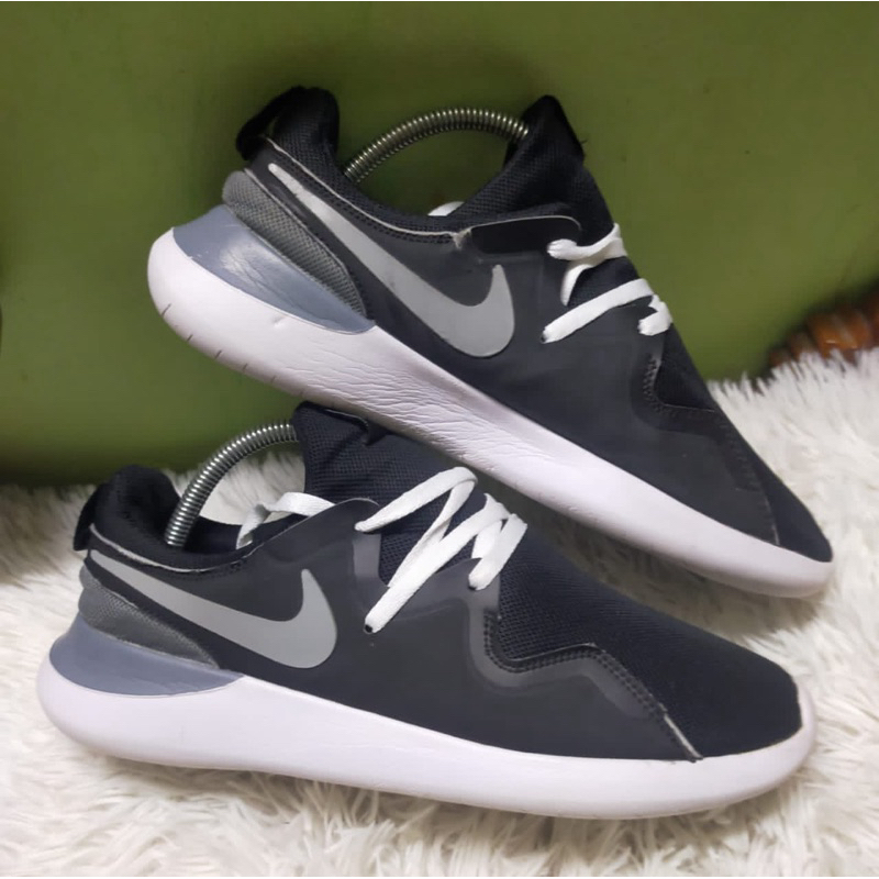 Nike best sale tessen gray