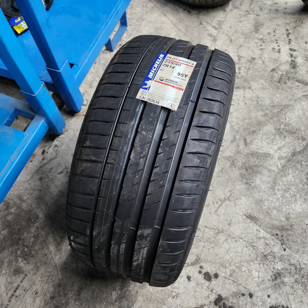 TRD SF4 235/40/R19 スポーティ 8.5J+40 114.3-5H