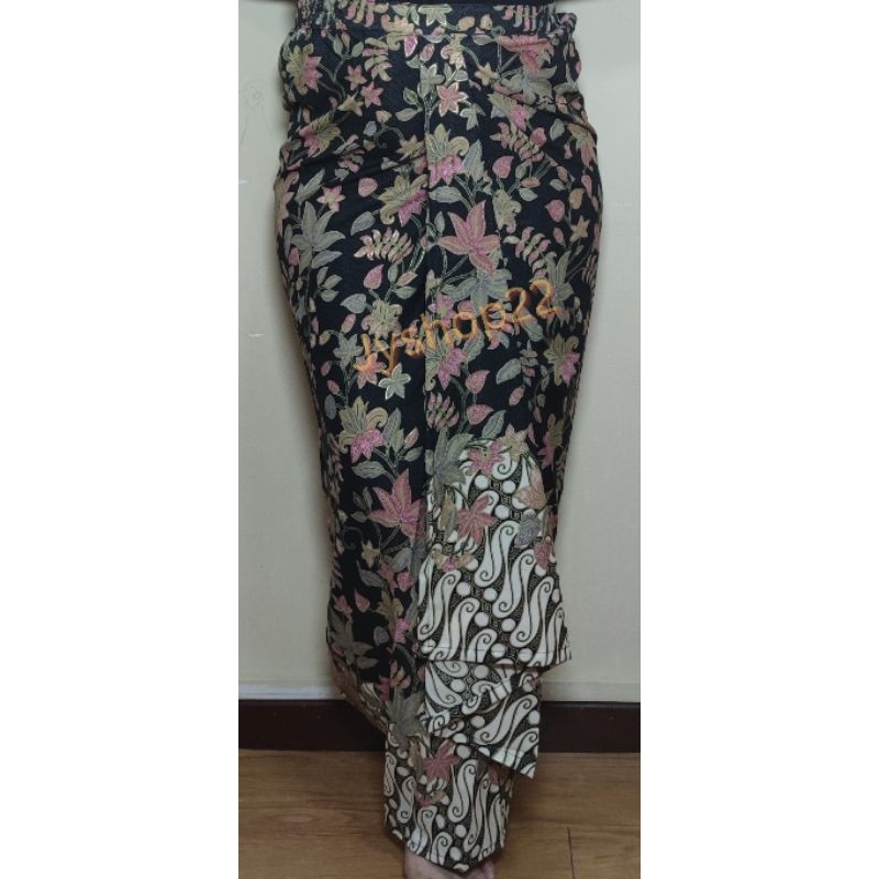 Lembayung Plain Pario Skirt - Blue