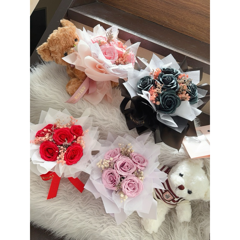 Teddy bear hugs soap flower bouquet | Shopee Malaysia
