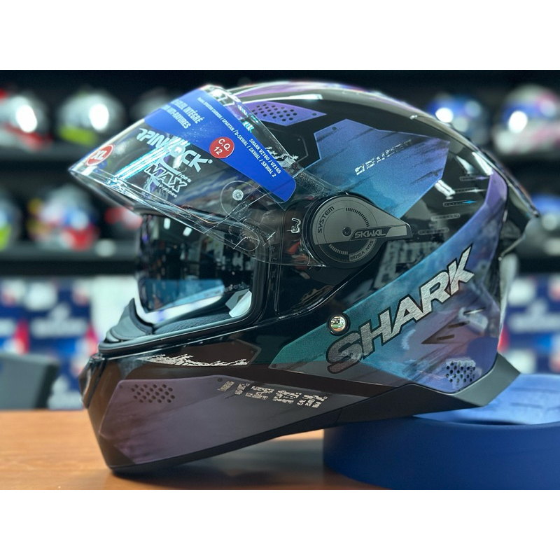 美品　LED光るフルフェイス　SHARK Skwal 2.2 Venger 美品LED光るフルフェイスSHARK Skwal 2.2 Venger
