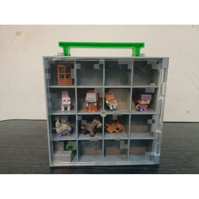 Mattel Minecraft Mini Figure Collector Case 